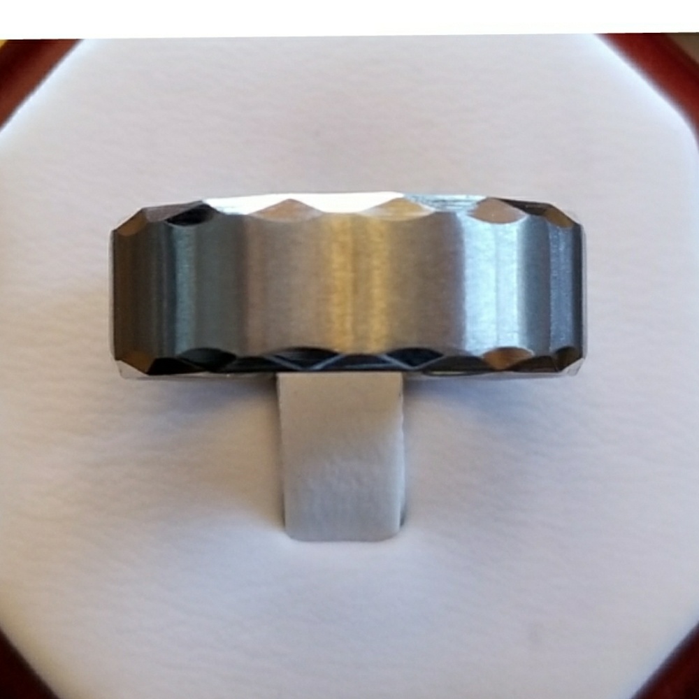 Gentlemans Tungsten carbide Ring Size 9 - Picture 1 of 4